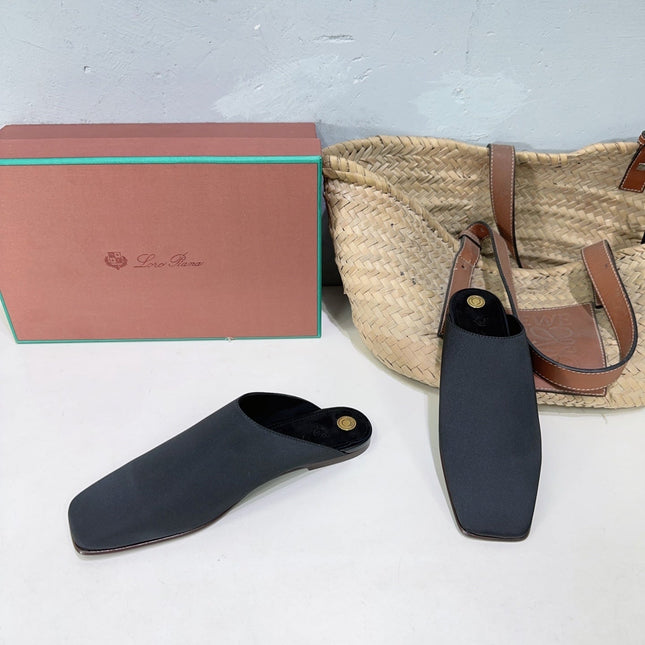 FLAT BUBBLE IN BLACK CANVAS