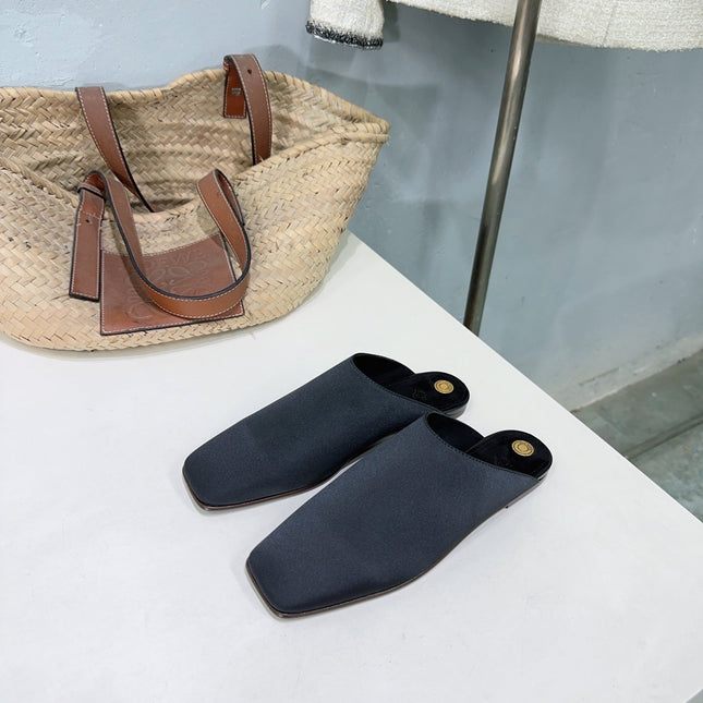 FLAT BUBBLE IN BLACK CANVAS