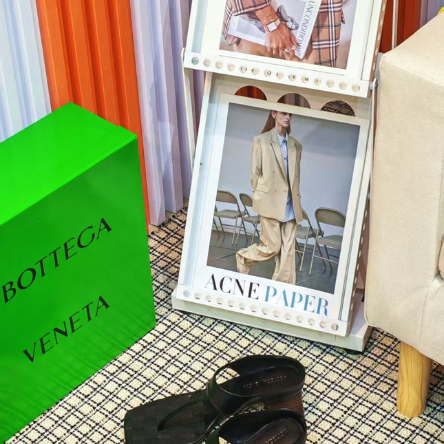 MARELLA THONG IN BLACK CALFSKIN WITH SIGNATURE INTRECCIATO INSOLE