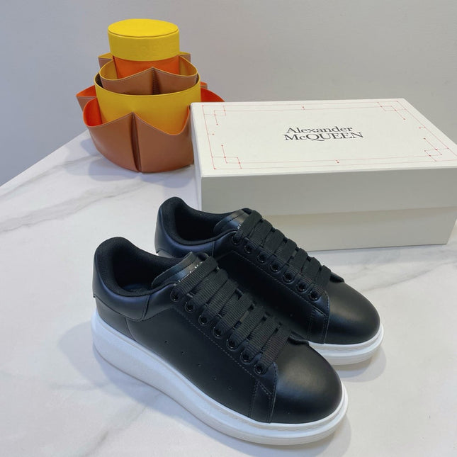 OVERSIZED SNEAKERS IN BLACK SMOOTH CALFSKIN WITH BLACK HEEL DETAIL