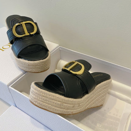 MONTAIGNE WEDGE SLIDE 95MM IN BLACK CALFSKIN