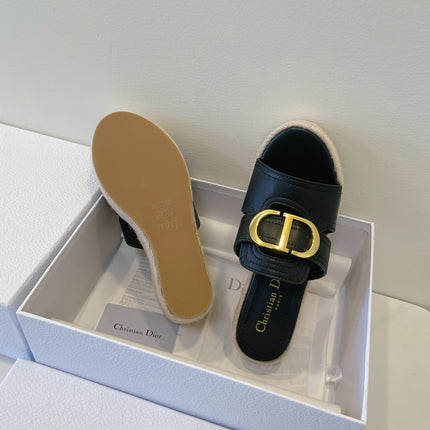 MONTAIGNE WEDGE SLIDE 95MM IN BLACK CALFSKIN