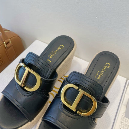 MONTAIGNE WEDGE SLIDE 95MM IN BLACK CALFSKIN