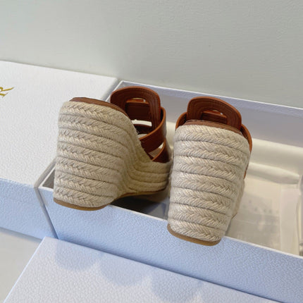 MONTAIGNE WEDGE SLIDE 95MM IN BROWN CALFSKIN