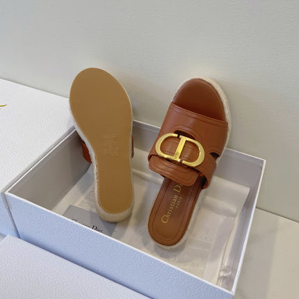 MONTAIGNE WEDGE SLIDE 95MM IN BROWN CALFSKIN