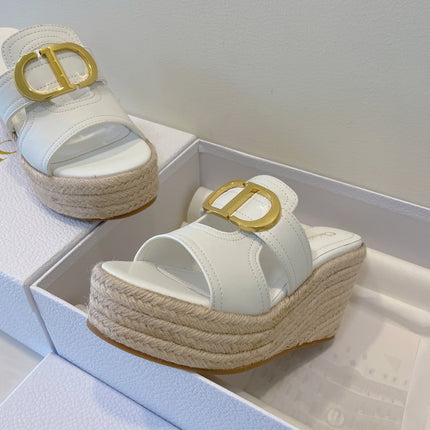 MONTAIGNE WEDGE SLIDE 95MM IN WHITE CALFSKIN