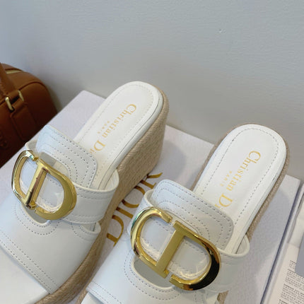 MONTAIGNE WEDGE SLIDE 95MM IN WHITE CALFSKIN