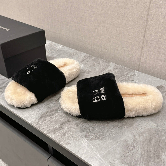 THICK-SOLED SLIPPERS IN BLACK MIX BISQUE BEIGE FLEECE