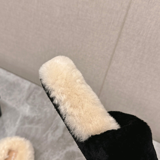 THICK-SOLED SLIPPERS IN BLACK MIX BISQUE BEIGE FLEECE