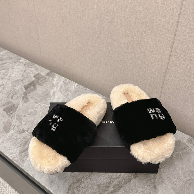 THICK-SOLED SLIPPERS IN BLACK MIX BISQUE BEIGE FLEECE