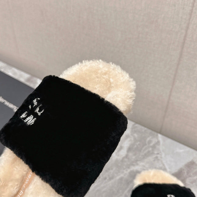 THICK-SOLED SLIPPERS IN BLACK MIX BISQUE BEIGE FLEECE