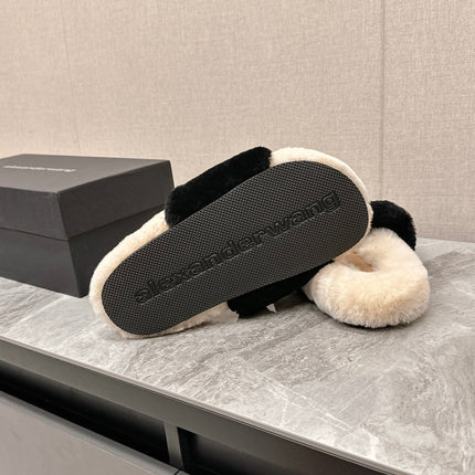 THICK-SOLED SLIPPERS IN BLACK MIX BISQUE BEIGE FLEECE