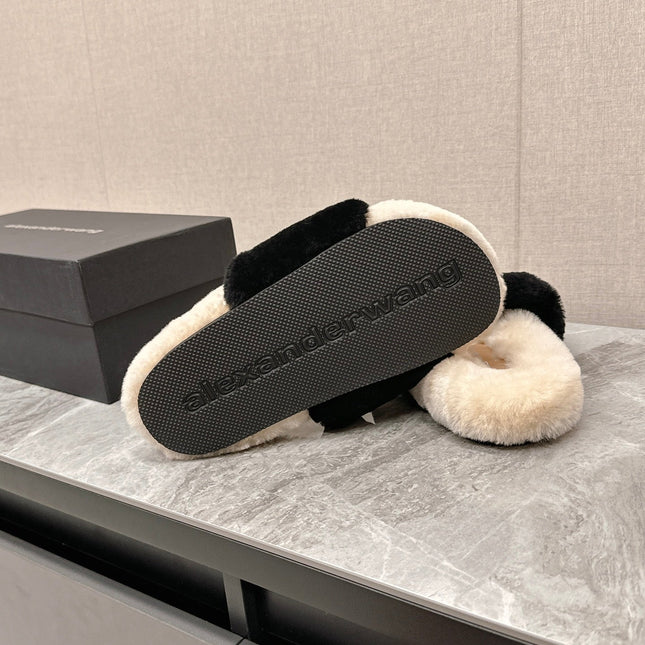 THICK-SOLED SLIPPERS IN BLACK MIX BISQUE BEIGE FLEECE