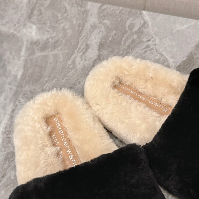 THICK-SOLED SLIPPERS IN BLACK MIX BISQUE BEIGE FLEECE