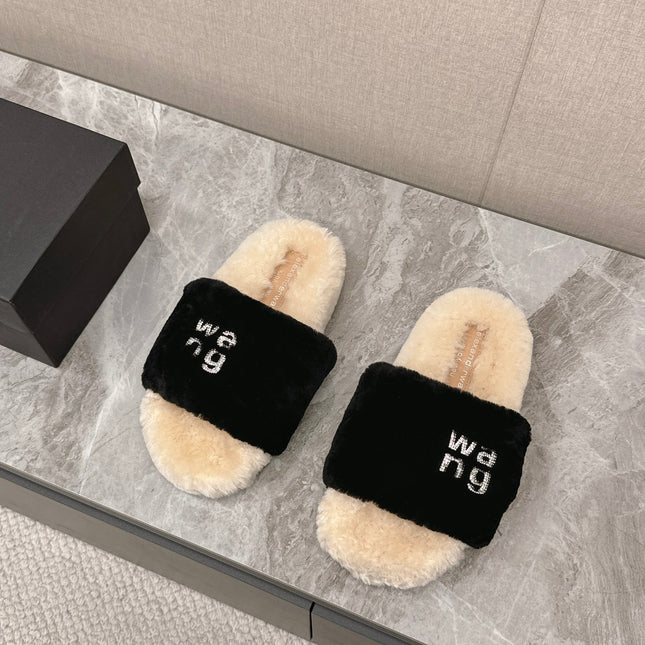 THICK-SOLED SLIPPERS IN BLACK MIX BISQUE BEIGE FLEECE