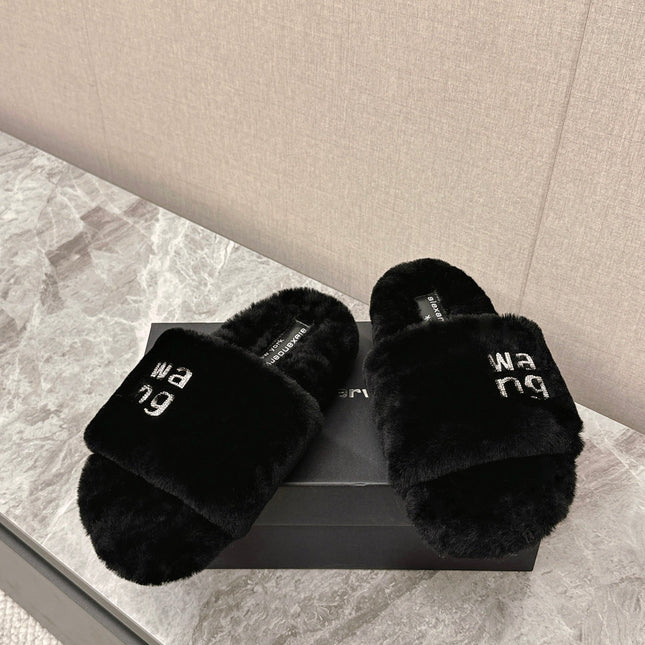 THICK-SOLED SLIPPERS IN BLACK FLEECE