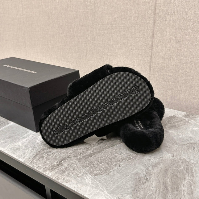 THICK-SOLED SLIPPERS IN BLACK FLEECE
