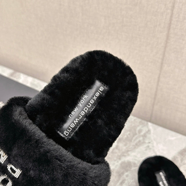 THICK-SOLED SLIPPERS IN BLACK FLEECE