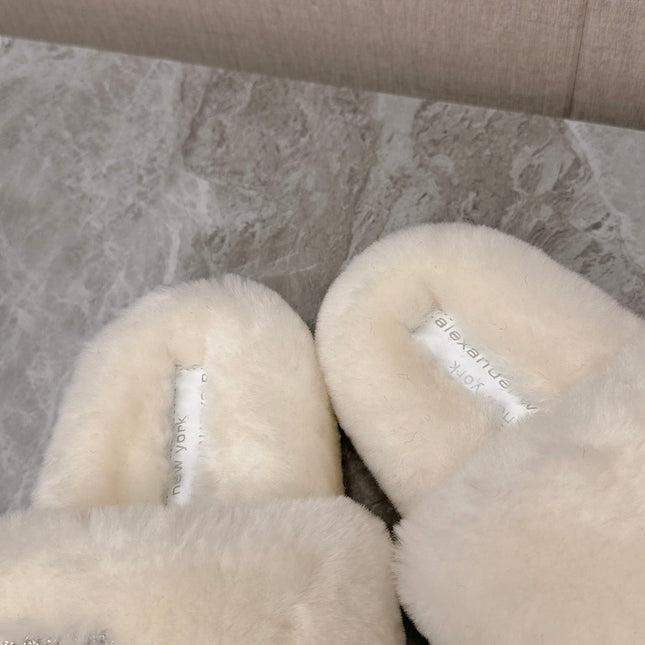 THICK-SOLED SLIPPERS IN WHTE FLEECE