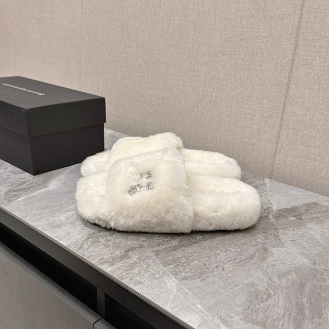 THICK-SOLED SLIPPERS IN WHTE FLEECE