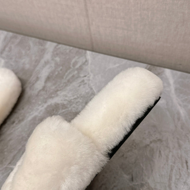 THICK-SOLED SLIPPERS IN WHTE FLEECE