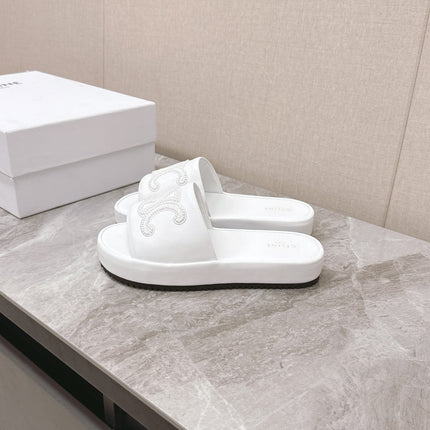 THICK-SOLED SLIDES IN WHITE SMOOTH LAMBSKIN LOGO WITH CRYSTALS