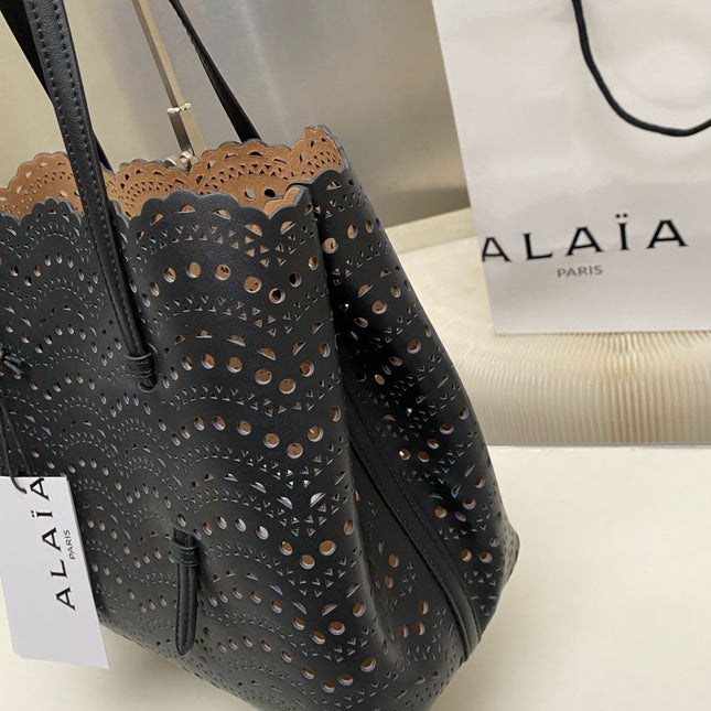 MINA 32 BAG IN BLACK VIENNA WAVE CALFSKIN
