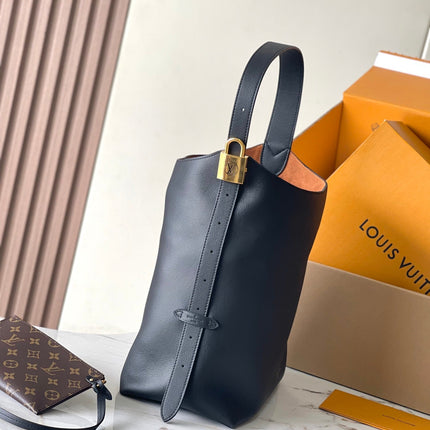 LOW KEY HOBO MM 35 IN BLACK SMOOTH CALFSKIN