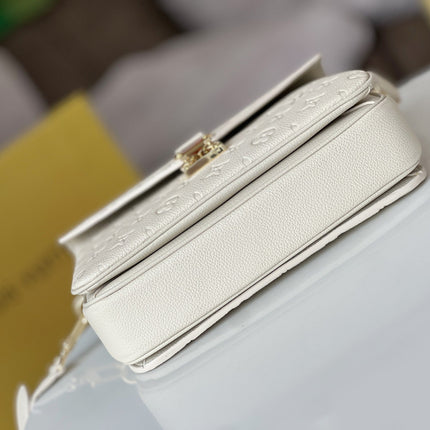 LV 25S POCHETTE METIS 25 IN WHITE MONOGRAM COATED CANVAS GOLD HARDWARE