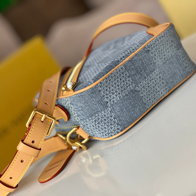 CHESS MESSENGER 24 IN COLUMBIA BLUE DAMIER DENIM 3D