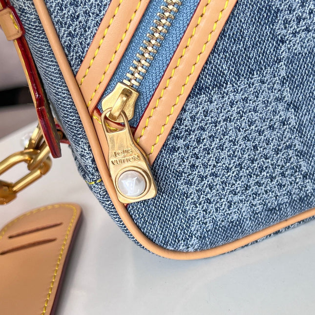 CHESS MESSENGER 24 IN COLUMBIA BLUE DAMIER DENIM 3D