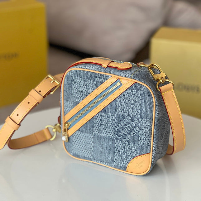 CHESS MESSENGER 24 IN COLUMBIA BLUE DAMIER DENIM 3D