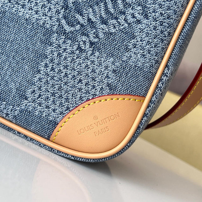 CHESS MESSENGER 24 IN COLUMBIA BLUE DAMIER DENIM 3D