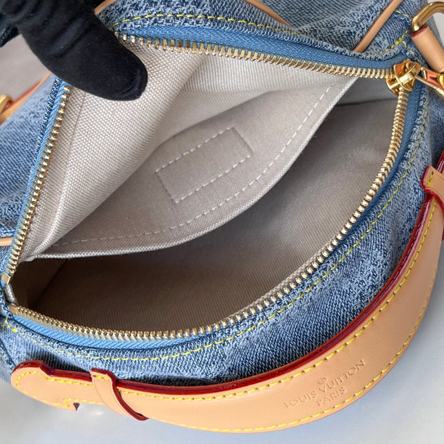 CHESS MESSENGER 24 IN COLUMBIA BLUE DAMIER DENIM 3D