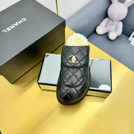 THICK-SOLED SLIDE IN BLACK LAMBSKIN AND WOOL LINING