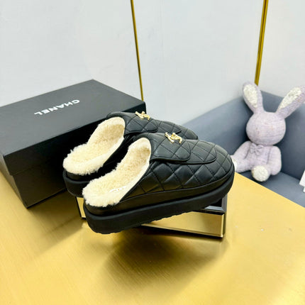 THICK-SOLED SLIDE IN BLACK LAMBSKIN AND WOOL LINING