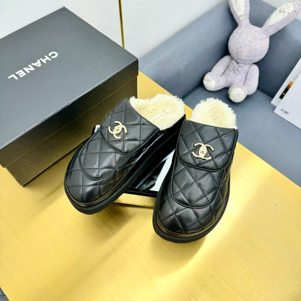 THICK-SOLED SLIDE IN BLACK LAMBSKIN AND WOOL LINING