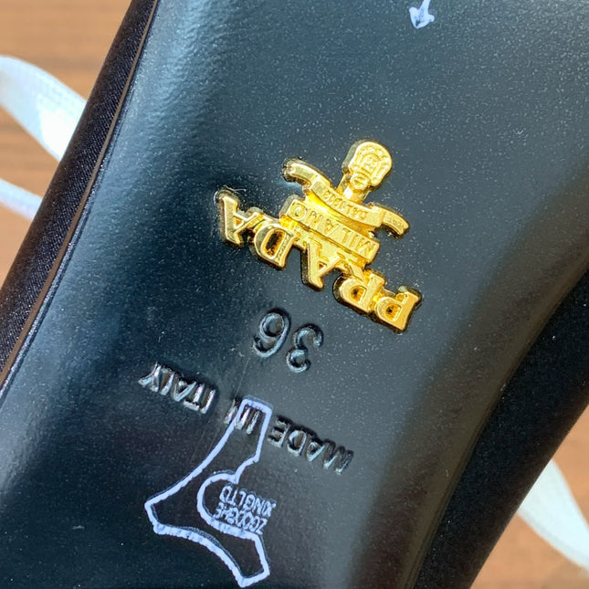 LACE-UP HIGH SHOES IN BLACK SILK MIX GLOSSY CALFSKIN