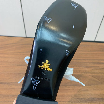 LACE-UP HIGH SHOES IN BLACK SILK MIX WHITE GLOSSY CALFSKIN