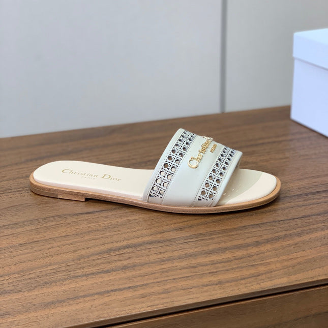DWAY SLIDE BEIGE CALFSKIN AND GOLD LOGO