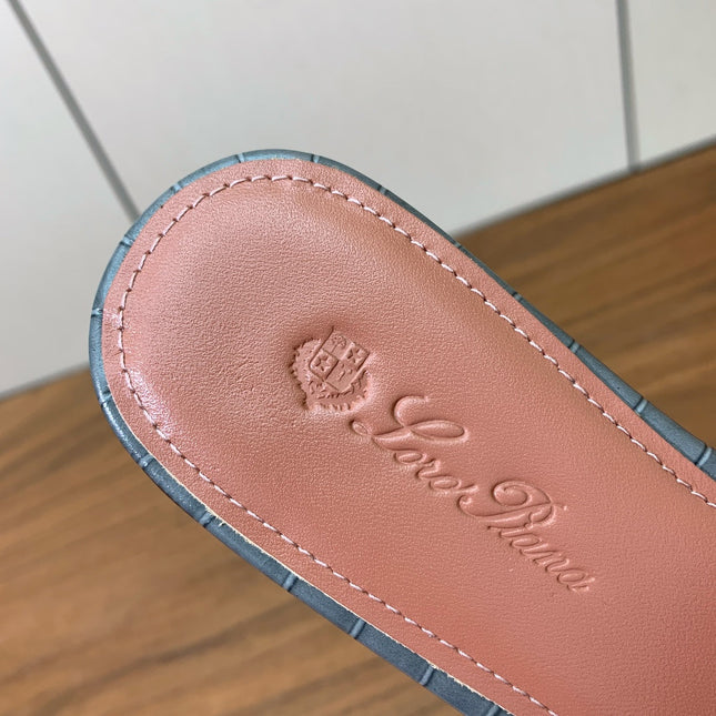 LP OSTRICH-EMBOSSED FLAT SANDALS 25S IN DARK GRAY LAMBSKIN