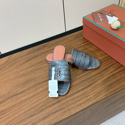 LP OSTRICH-EMBOSSED FLAT SANDALS 25S IN DARK GRAY LAMBSKIN