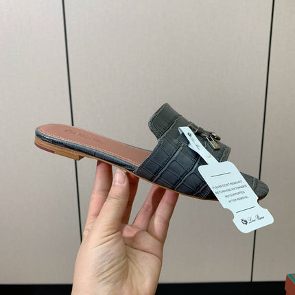 LP OSTRICH-EMBOSSED FLAT SANDALS 25S IN DARK GRAY LAMBSKIN