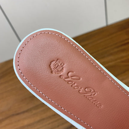 LP OSTRICH-EMBOSSED FLAT SANDALS 25S IN WHITE LAMBSKIN