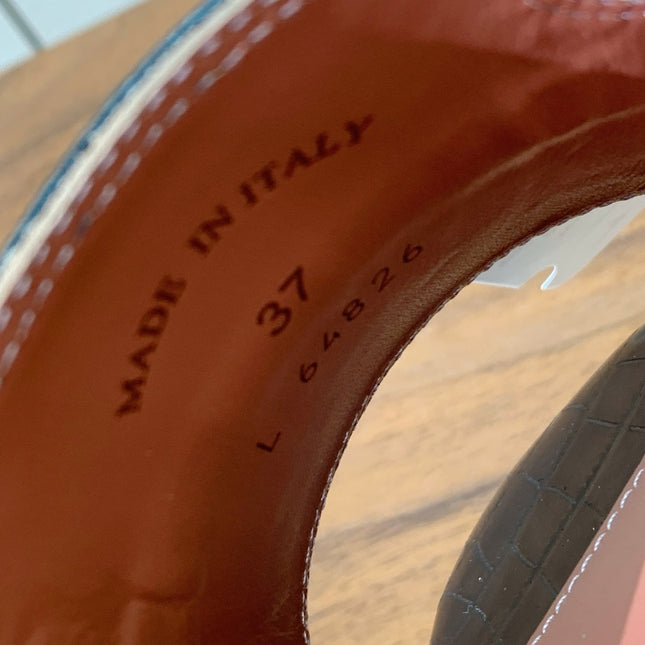 LP OSTRICH-EMBOSSED FLAT SANDALS 25S IN BLACK LAMBSKIN