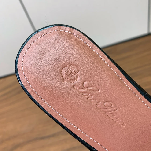 LP OSTRICH-EMBOSSED FLAT SANDALS 25S IN BLACK LAMBSKIN