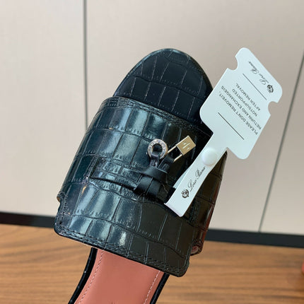 LP OSTRICH-EMBOSSED FLAT SANDALS 25S IN BLACK LAMBSKIN