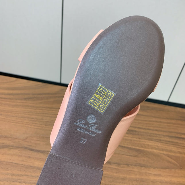 FLAT SLIPPERS IN LIGHT PINK CALFSKIN