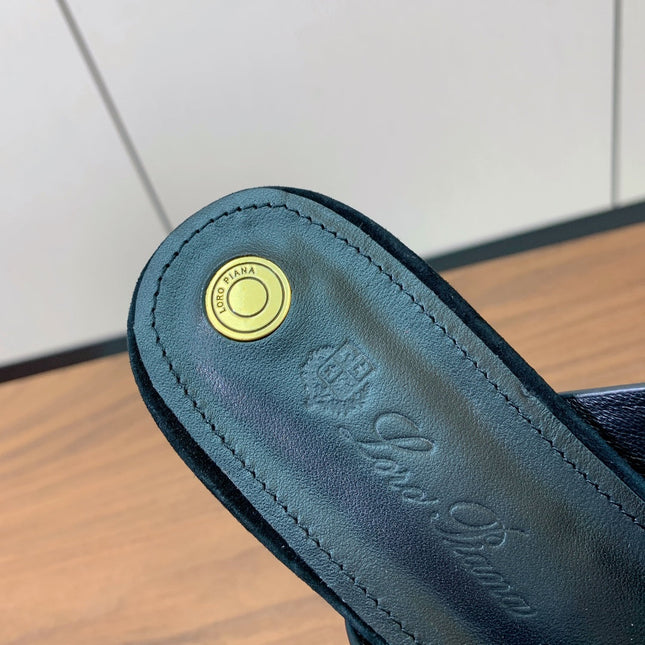 FLAT SLIPPERS IN BLACK SUEDE