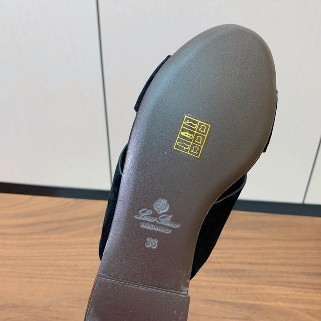 FLAT SLIPPERS IN BLACK SUEDE